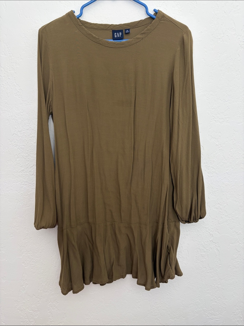 (!!) GAP Olive Ruffle-Hem Long Sleeve Dress